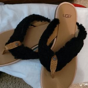 Ladies UGG slip on..